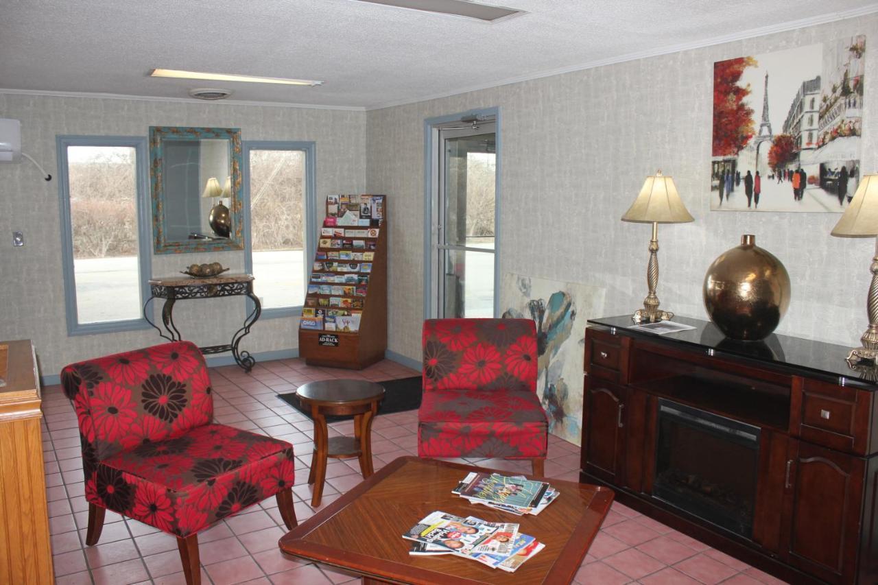 Red Carpet Inn - Louisville Exterior photo
