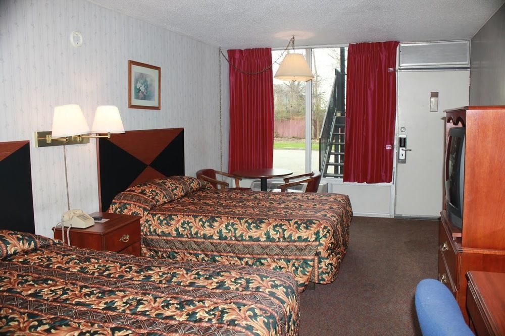 Red Carpet Inn - Louisville Exterior photo