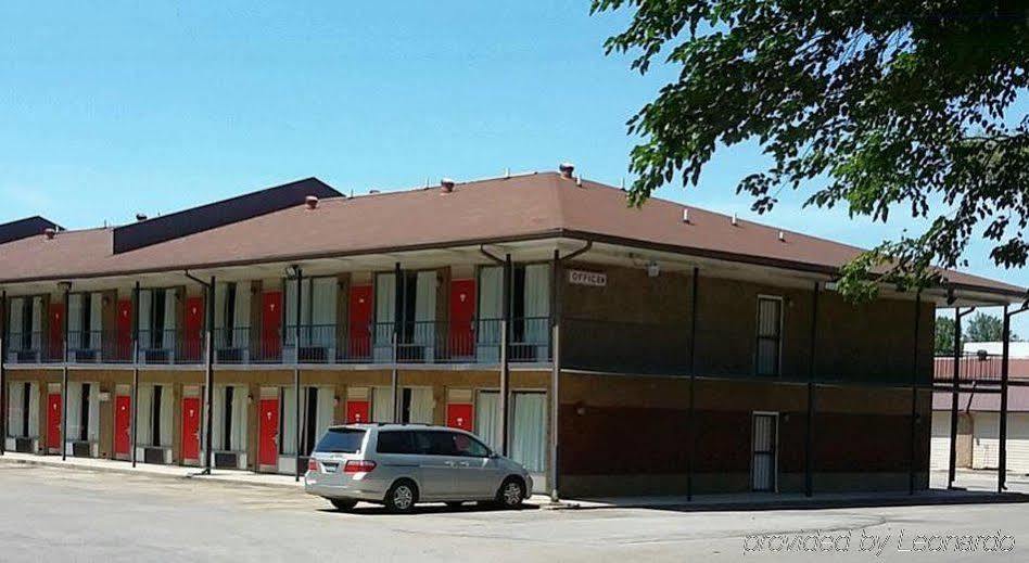 Red Carpet Inn - Louisville Exterior photo