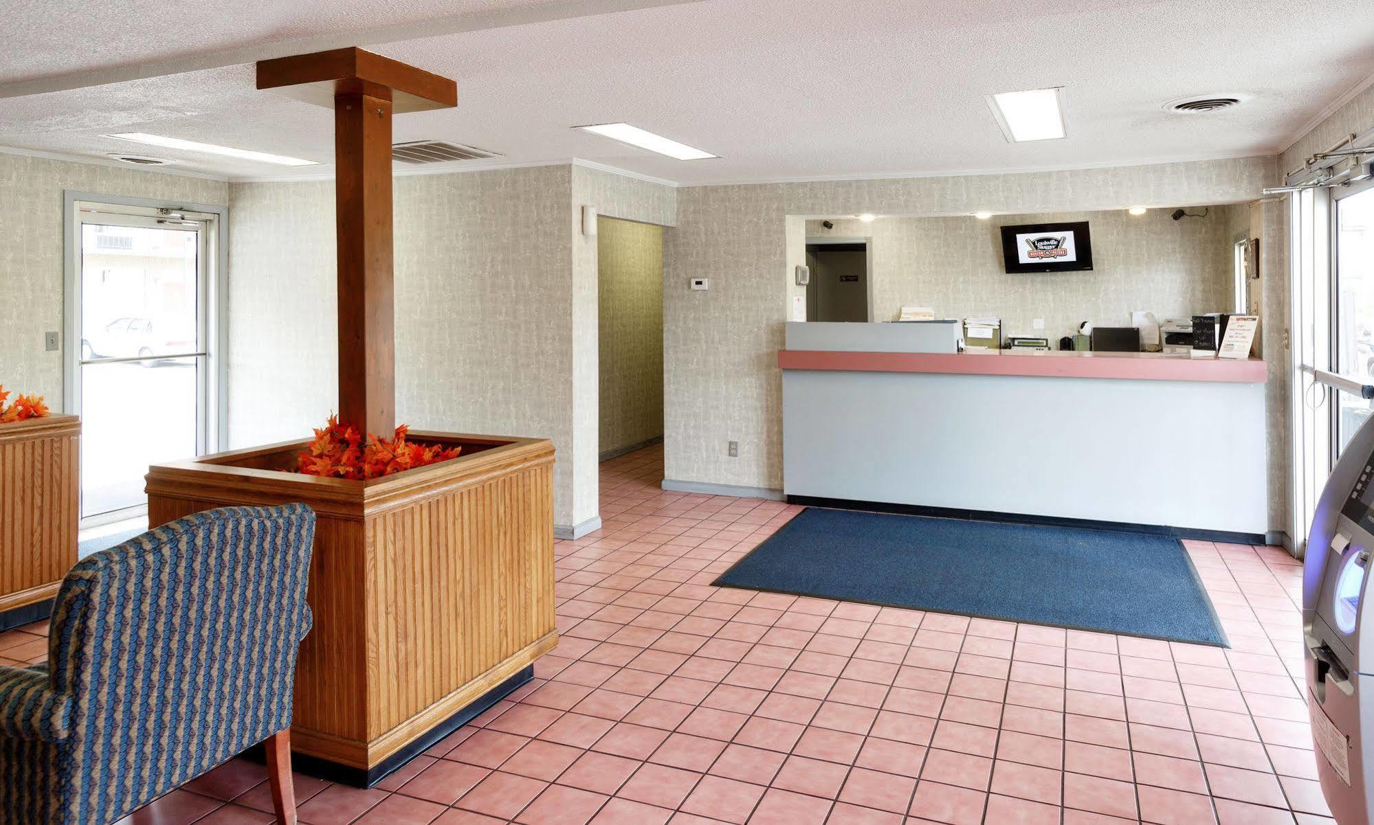 Red Carpet Inn - Louisville Exterior photo